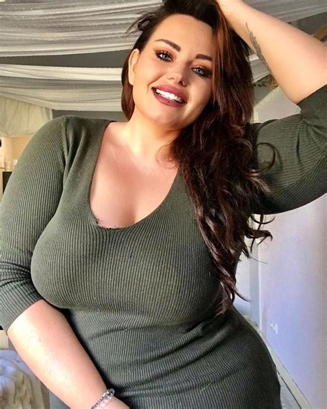 naked curvy|Hot Curvy MILF Nude Porn Pics